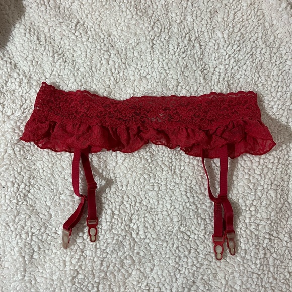 Victoria’s Secret garter belt - Picture 3 of 4